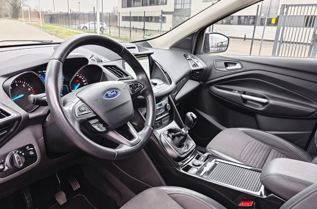 Ford Kuga cena 67900 przebieg: 119000, rok produkcji 2018 z Bochnia małe 497